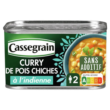 A can of Cassegrain Curry de Pois Chiches à l'indienne, featuring a green and black label with a bowl of chickpea curry on the right side, set against a plain white background.